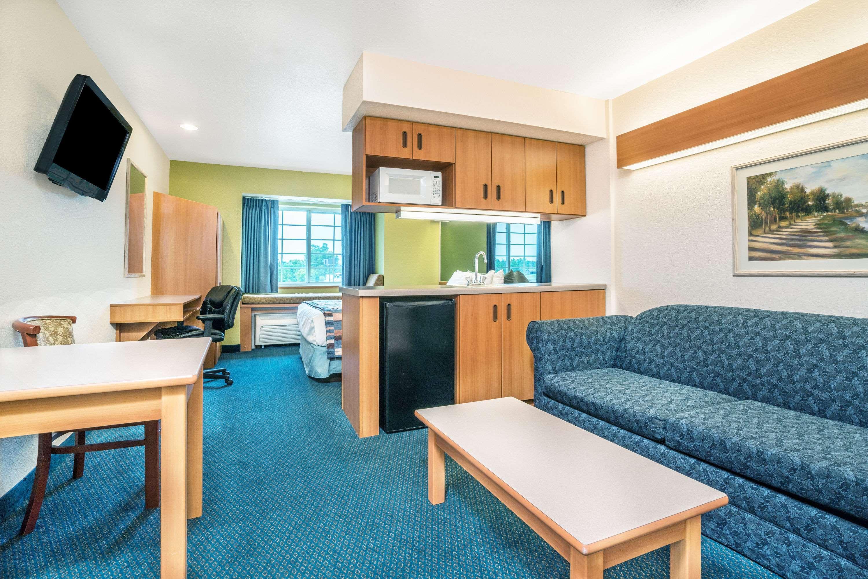 Microtel Inn & Suites Tomah Exteriör bild