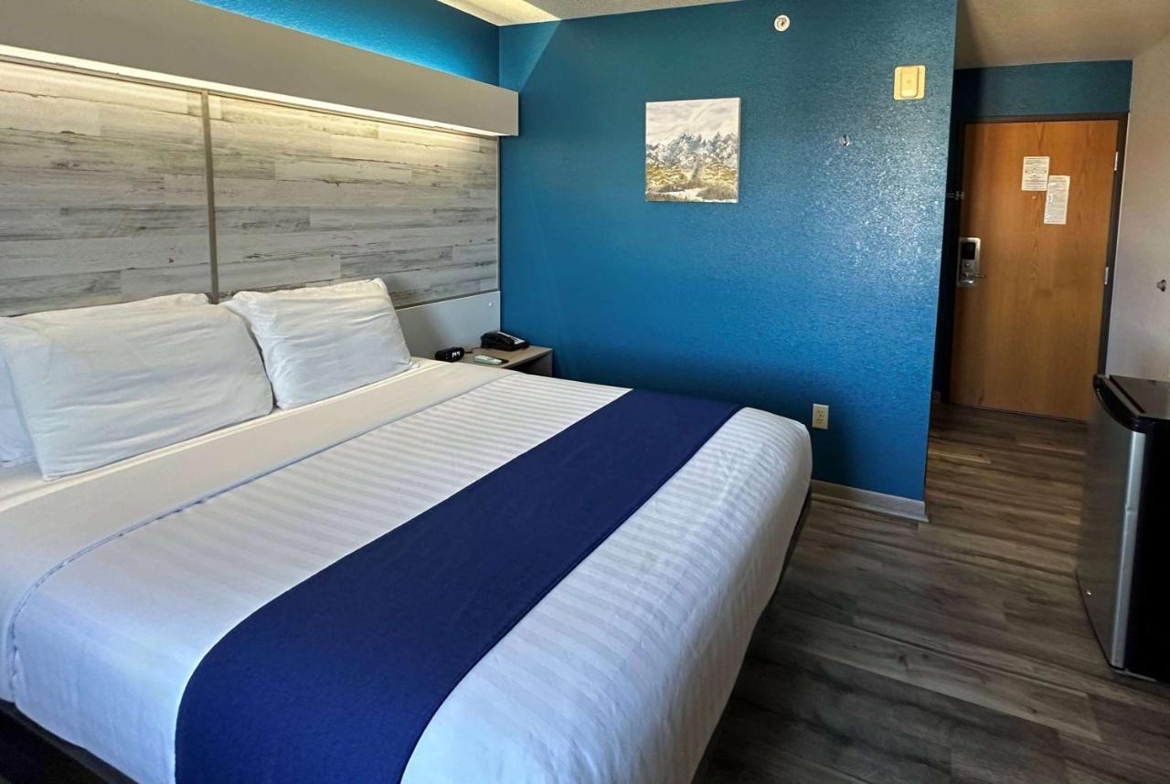 Microtel Inn & Suites Tomah Exteriör bild