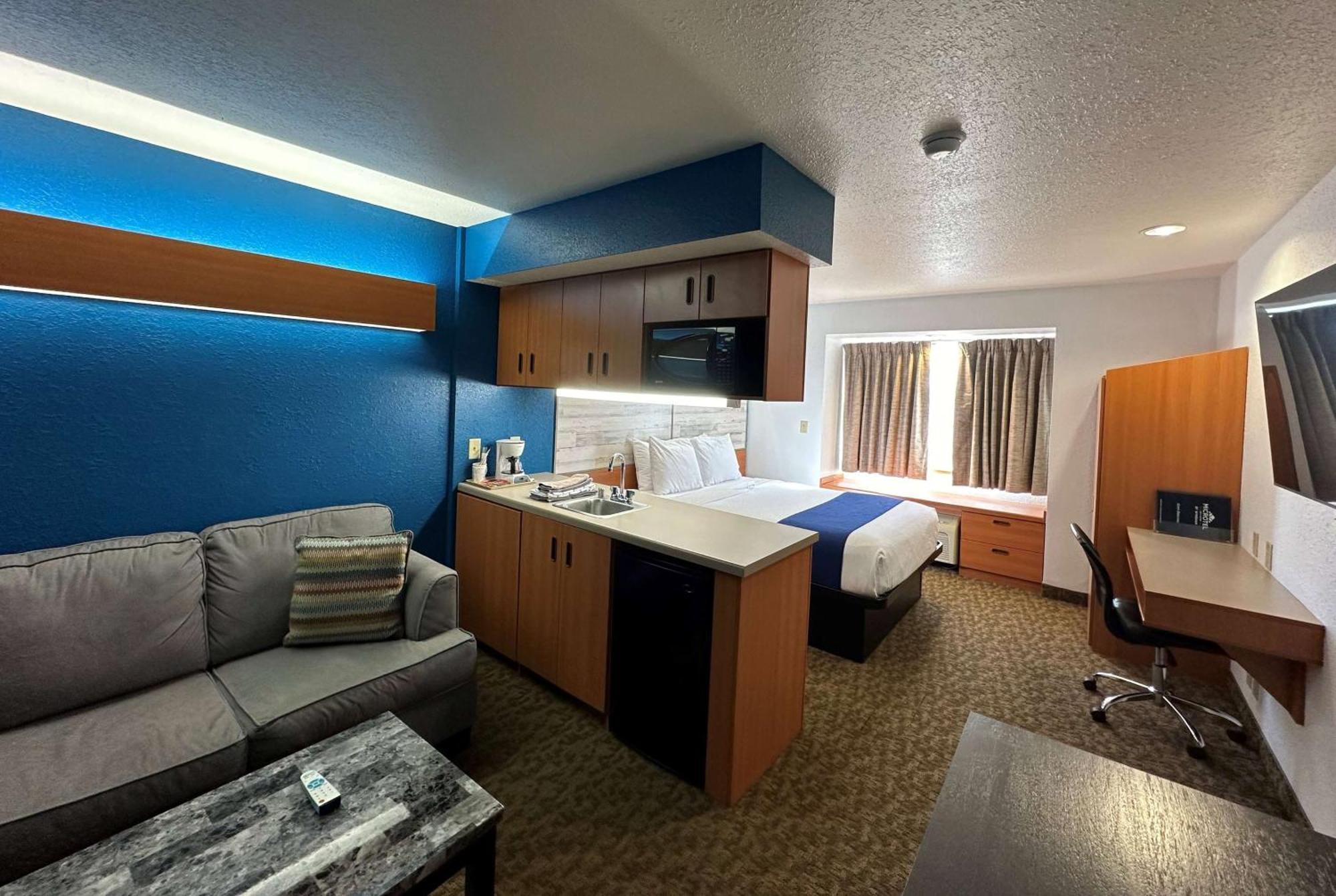 Microtel Inn & Suites Tomah Exteriör bild