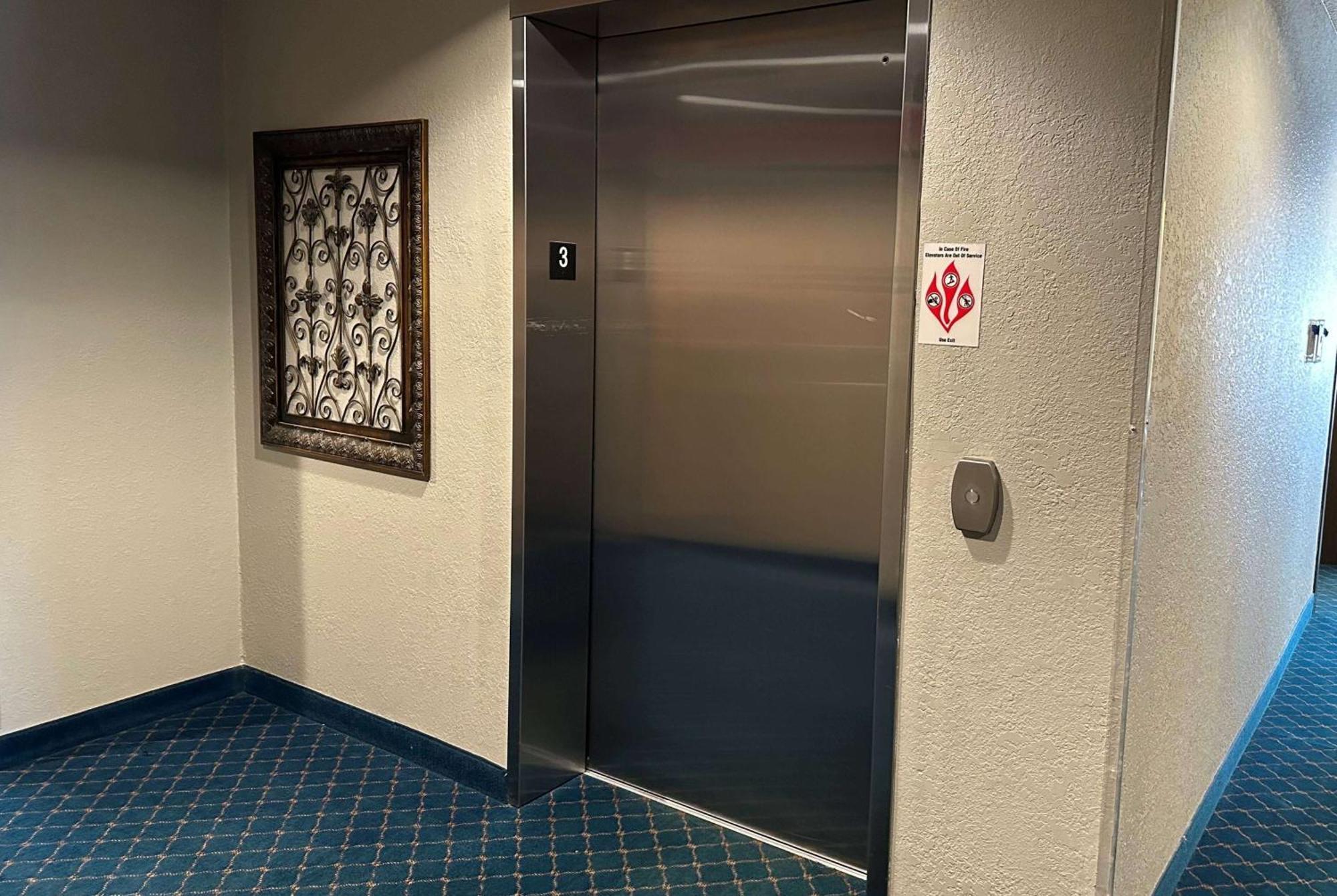 Microtel Inn & Suites Tomah Exteriör bild